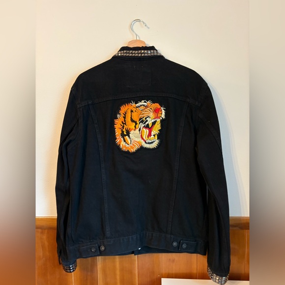 Men's Black Levi’s Denim Jacket with custom riveting and patching - Picture 3 of 5